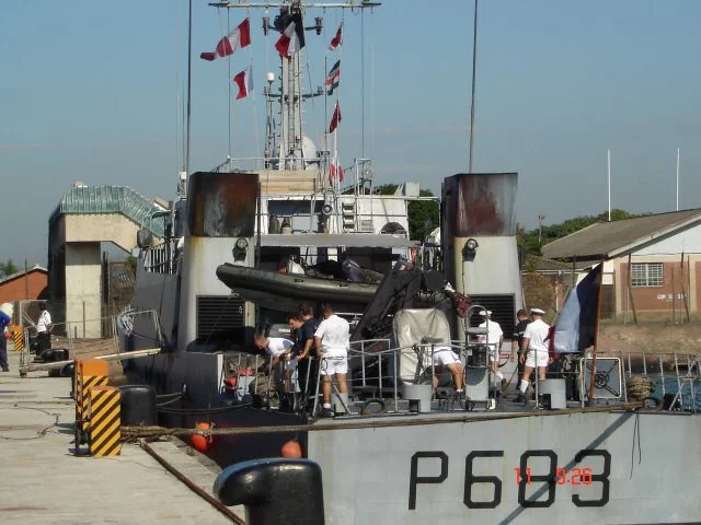 L'équipage de La Boudeuse lors de l'aaccostage