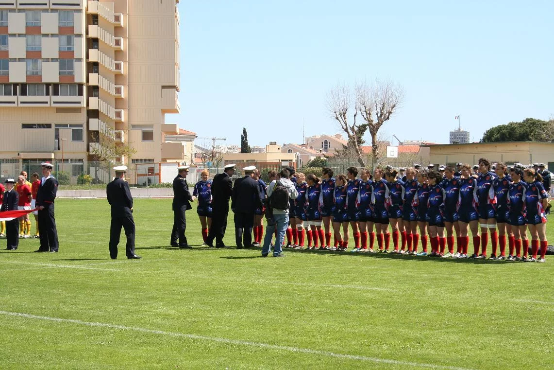 Présentation des équipes aux officiels