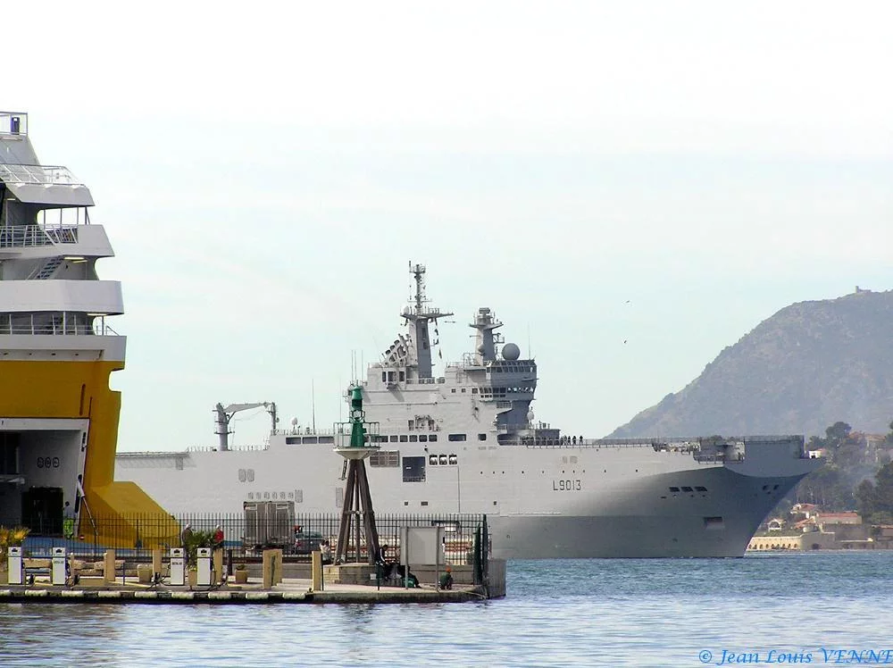 Le Mistral se montre devant le port de Toulon