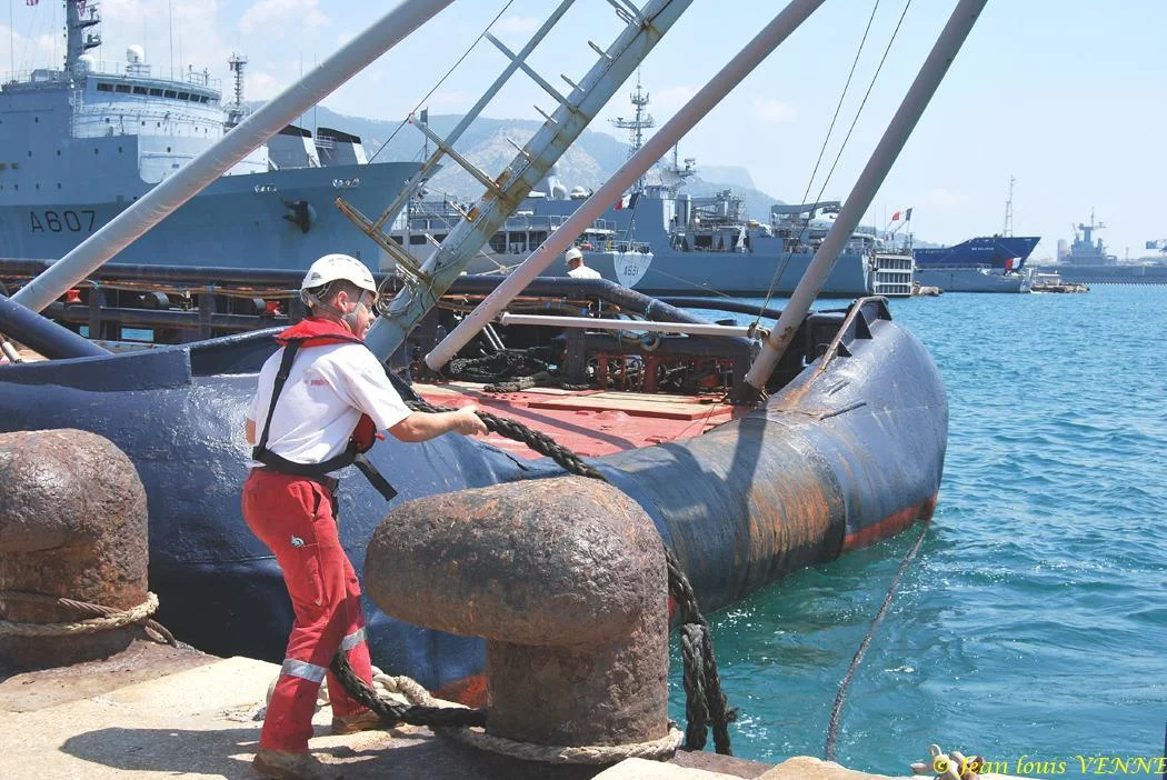 L'équipage largue les amarres