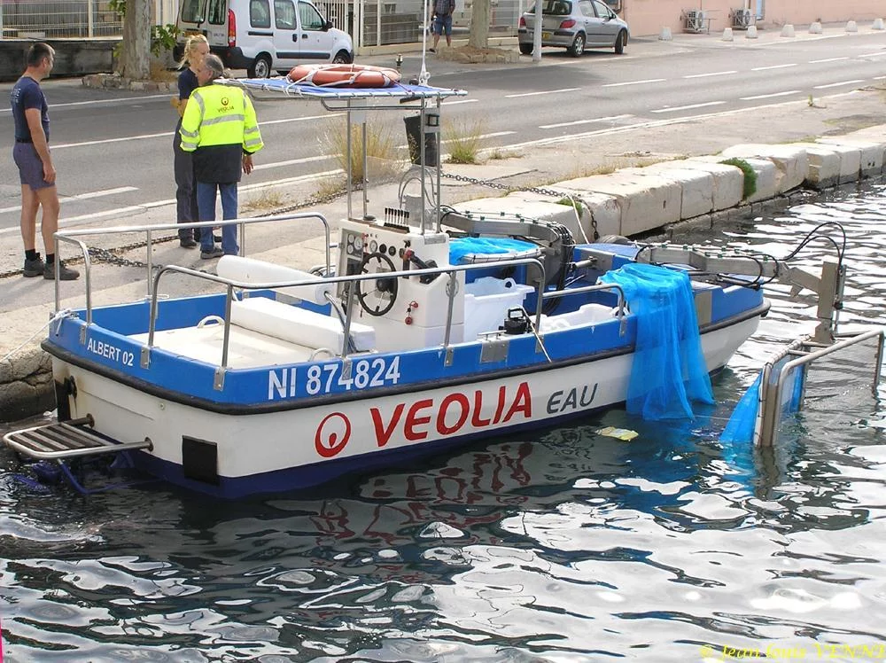 L'Albert 2, bateau écrémeur de déchets de surface