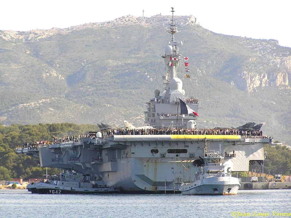 La sortie des familles du Charles de Gaulle