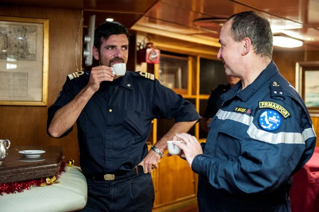 L'amiral Bléjean et le commandant de la frégate