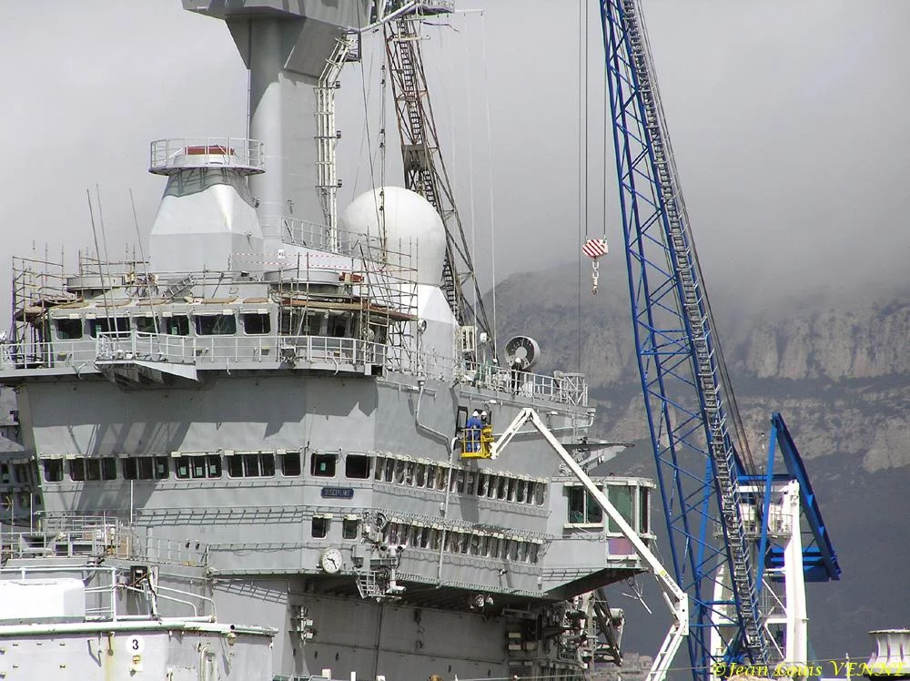 Peinture de lâ€™Ã®lot/passerelle du Charles de Gaulle