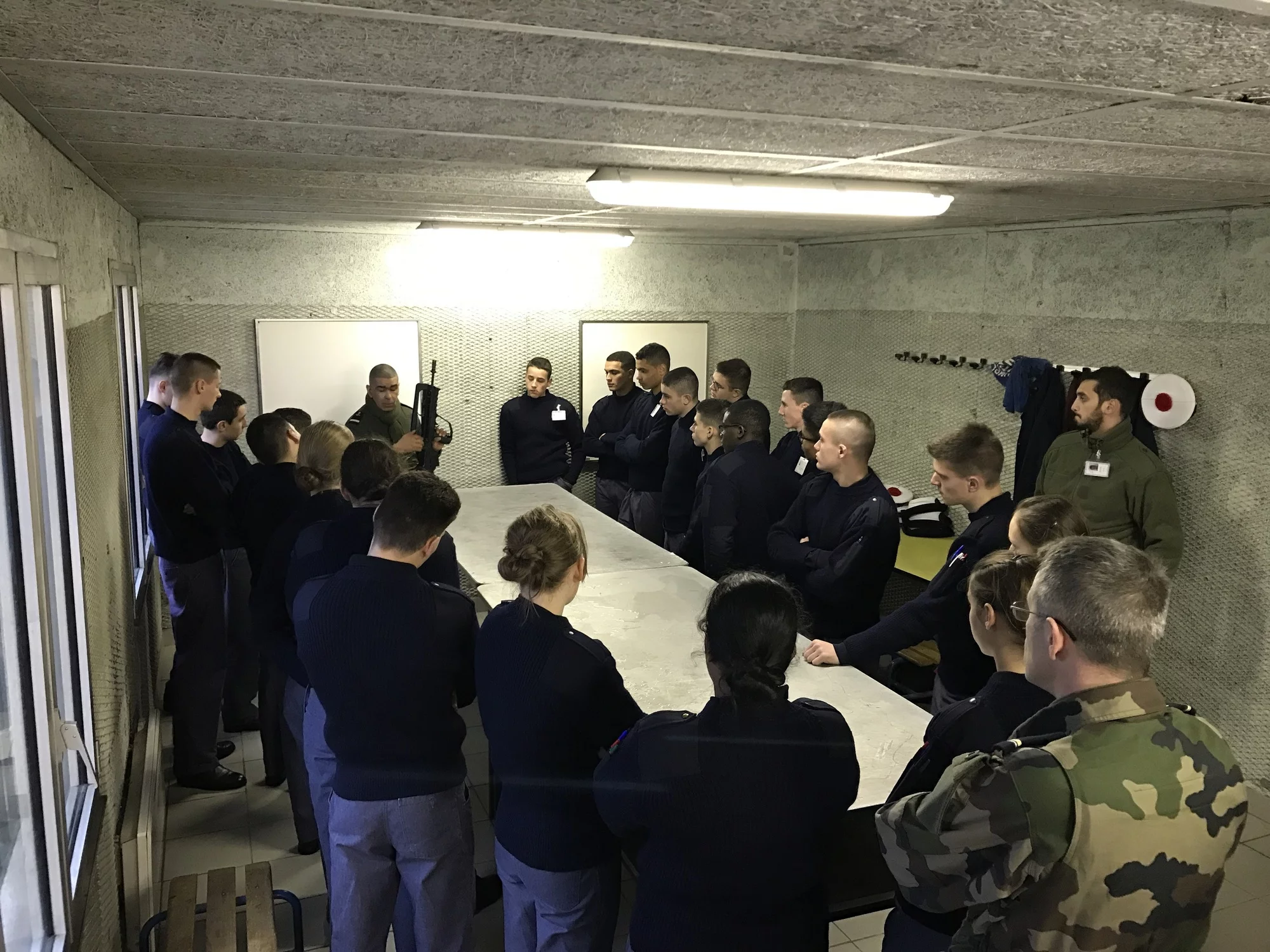 Les stagiaires de la PMM Richelieu en formation sur le FAMAS