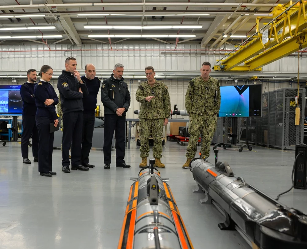 Le contre-amiral Cédric Chetaille visite une unité de drones sous-marins aux Etats-Unis