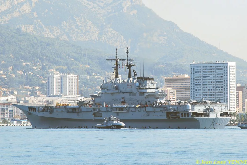 Porte-avions italien Garibaldi