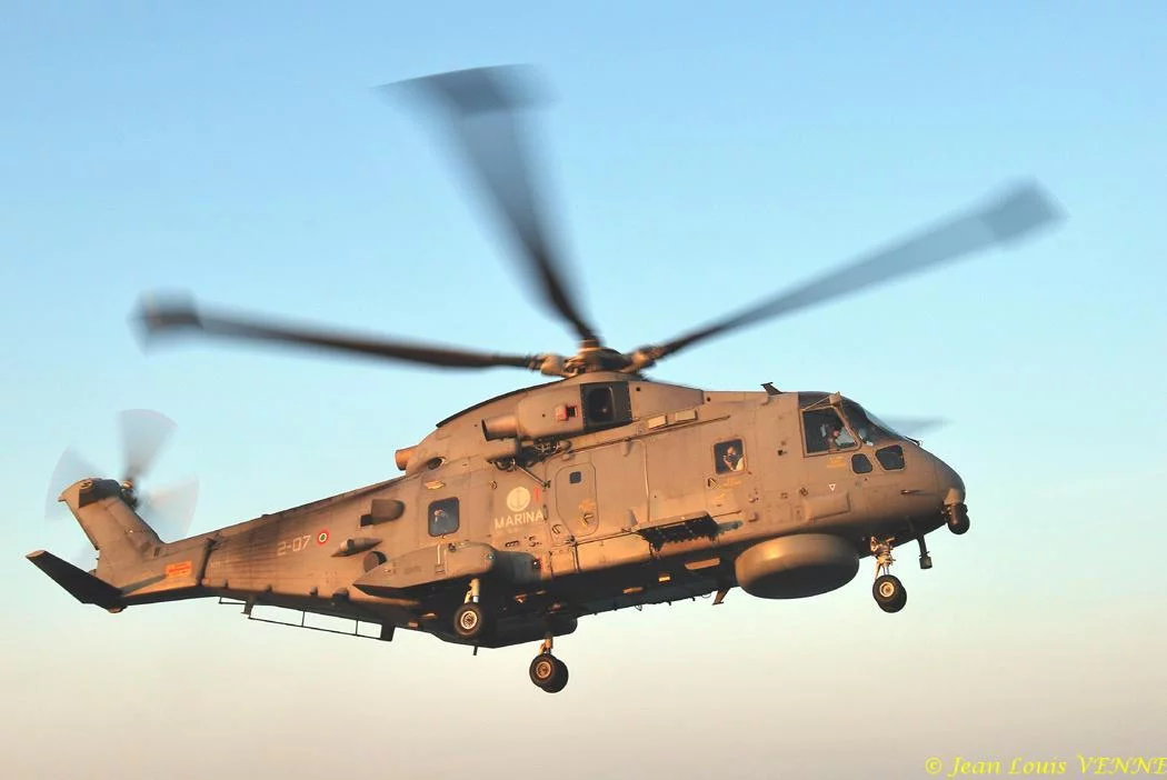 Un hélicoptère EH-101 de la marine italienne