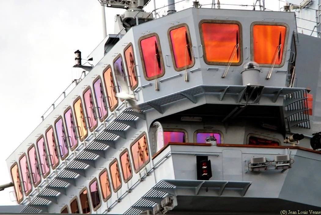 Le porte-aéronefs italien Cavour