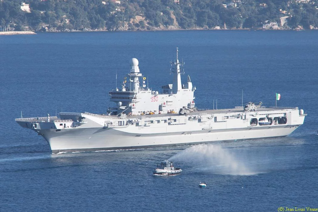 Arrivée à Toulon du porte-aéronefs italien Cavour