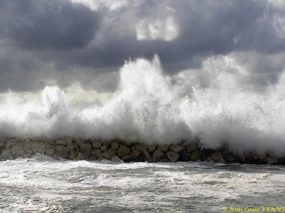 Mer agitée sur la plage de St-Elme