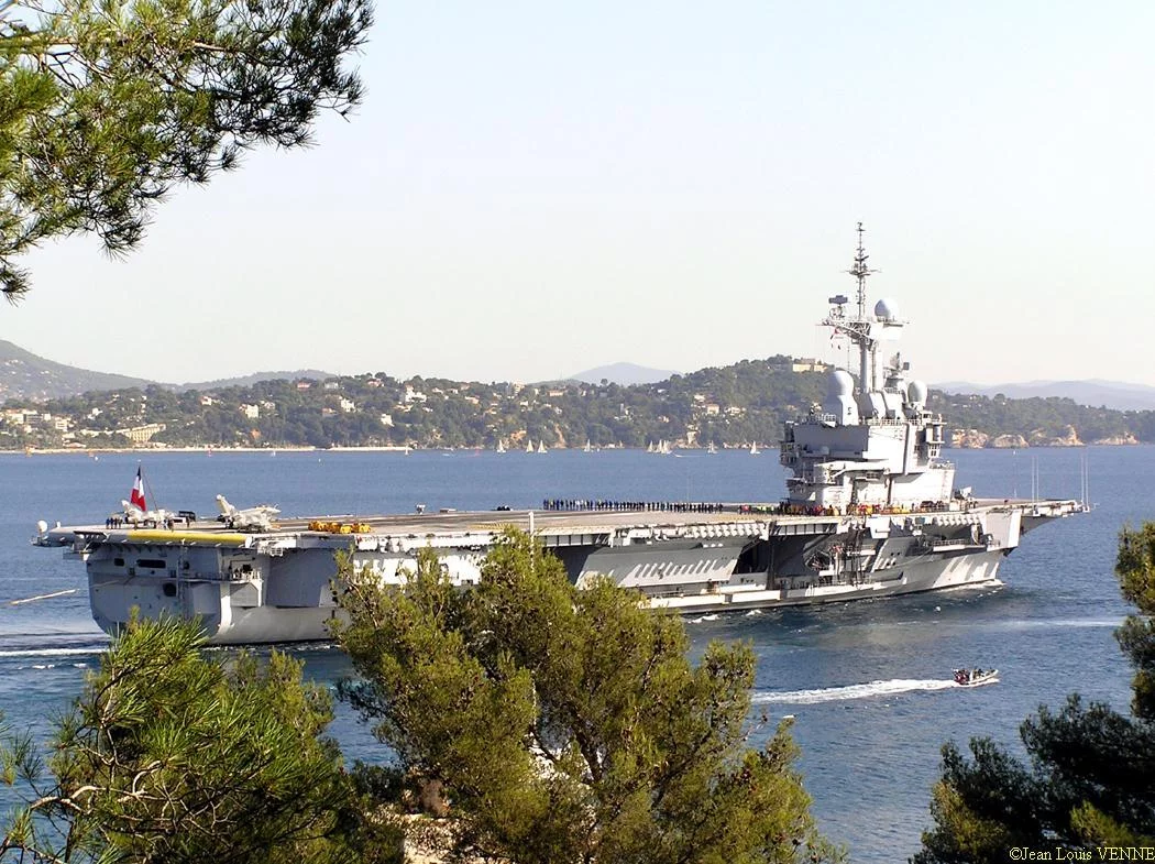 Le Charles de Gaulle prend la mer