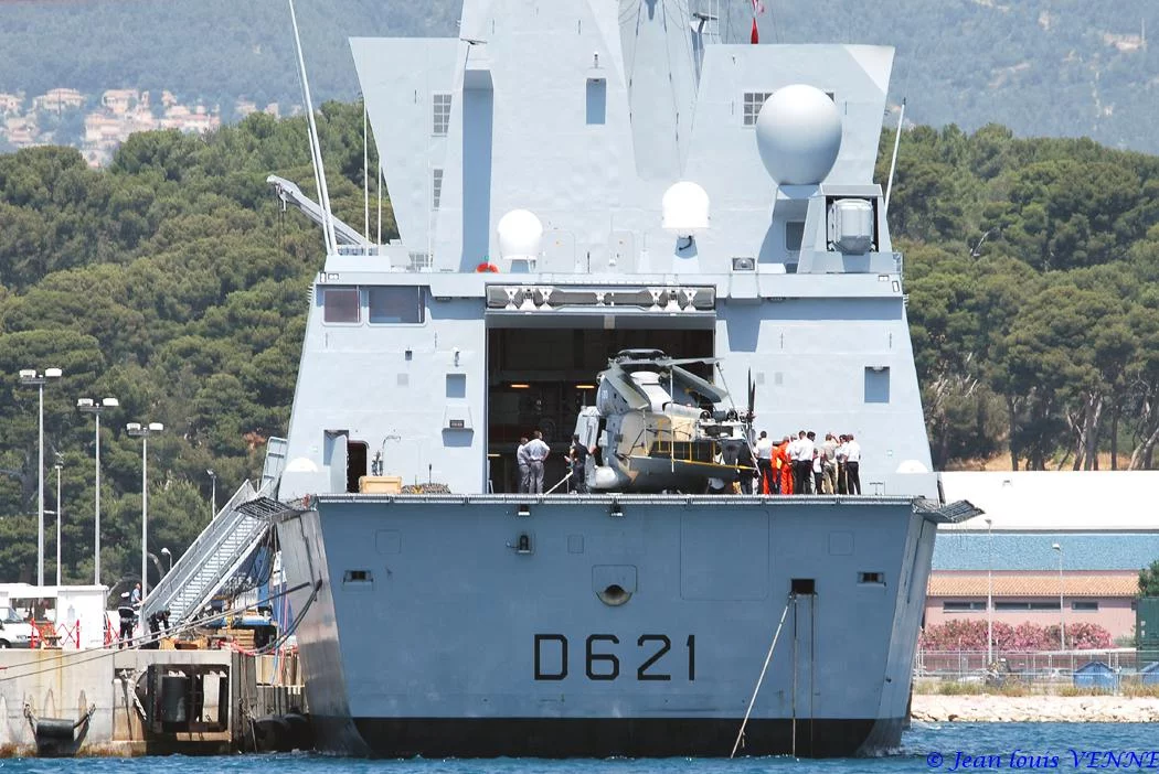 Appontage d’un NH90 sur le Chevalier-Paul