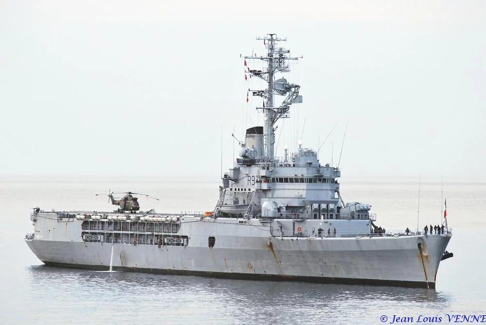 La Jeanne d’Arc au mouillage devant Toulon