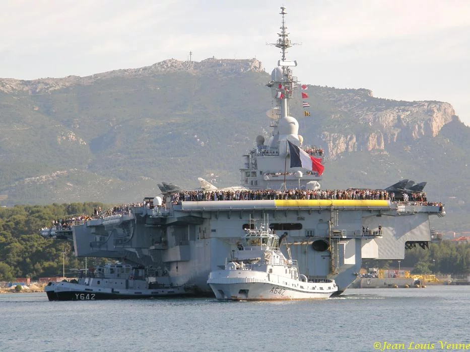 La sortie des familles du Charles de Gaulle