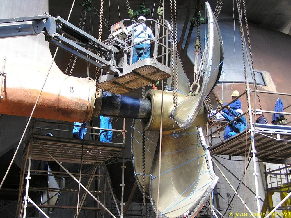 La seconde hélice du porte-avions