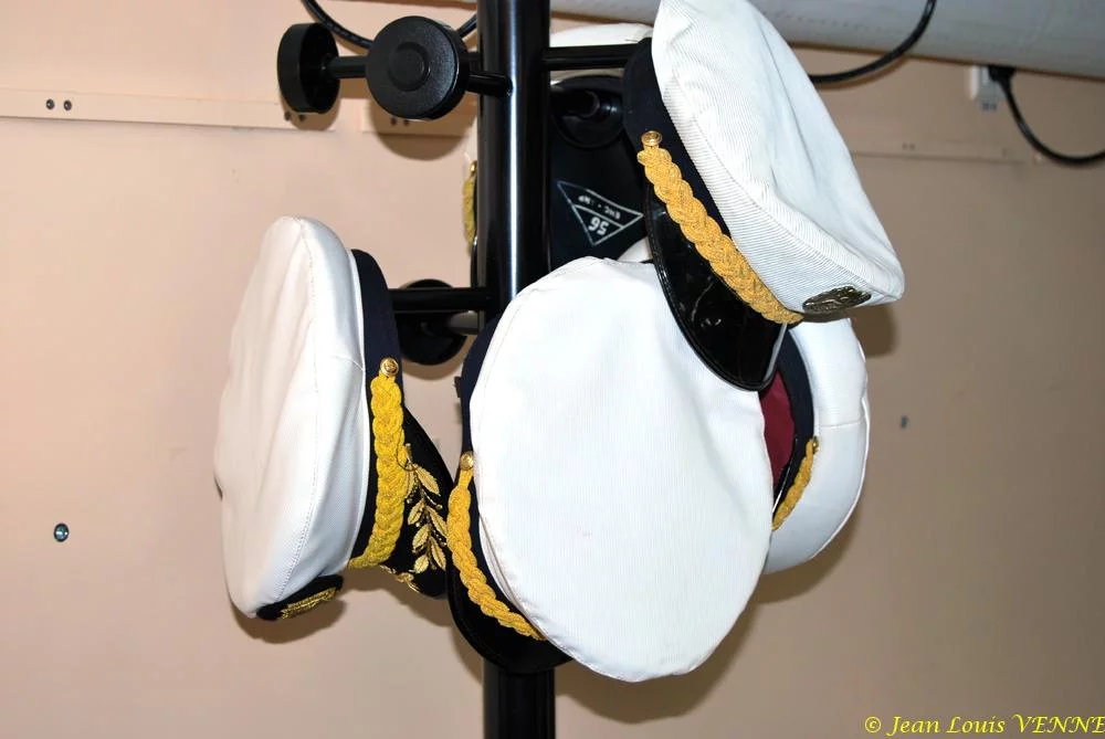 Casquettes d'officiers algériens
