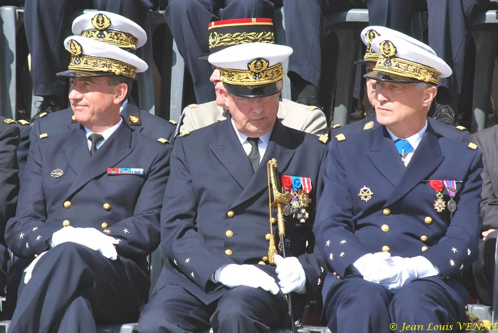 Les autorités assistant à la cérémonie