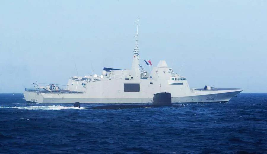 La Provence et le sous-marin malaisien Tun Razak