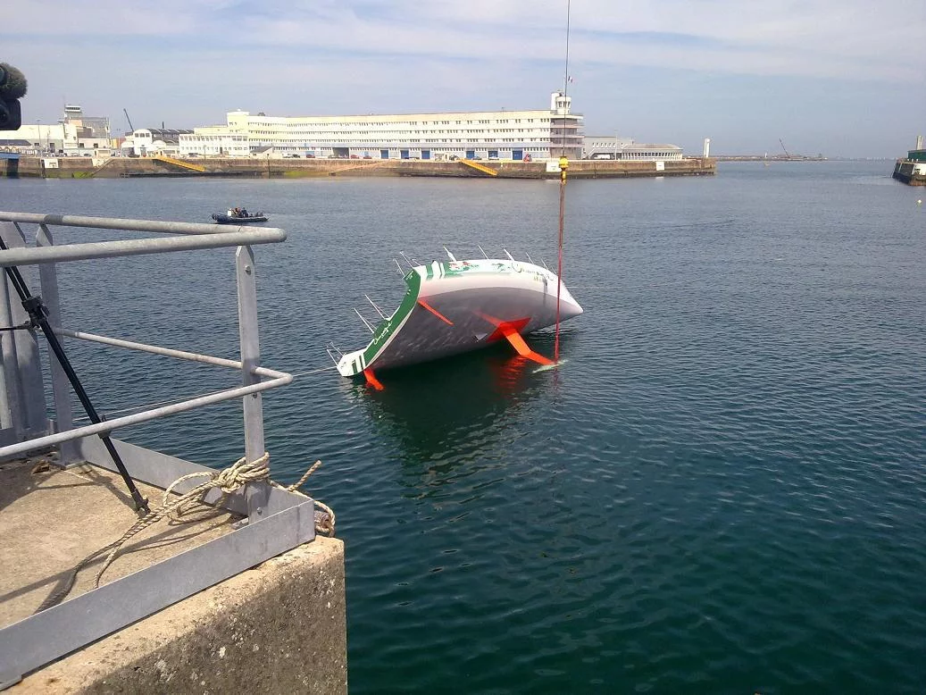 La Marine nationale accompagne un voilier dans sa préparation de la Global Ocean Race
