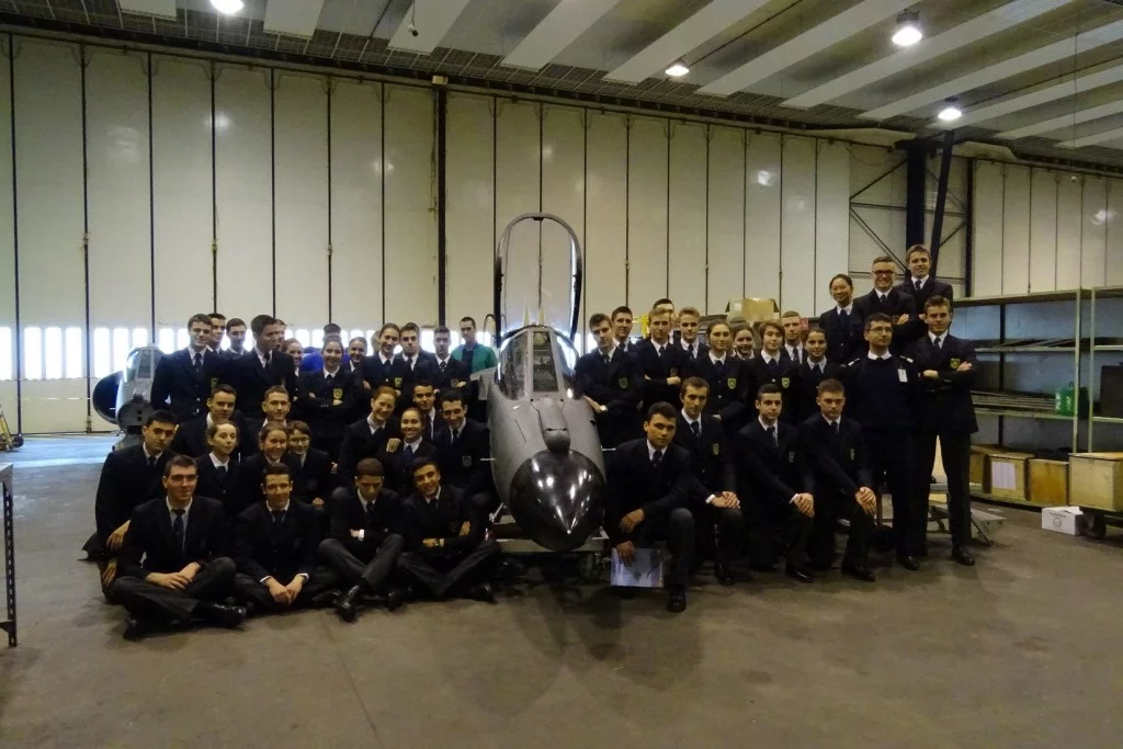 Des élèves des classes préparatoires aux grandes écoles du Prytanée national militaire reçus sur la base aéronautique navale (BAN) de Landivisiau