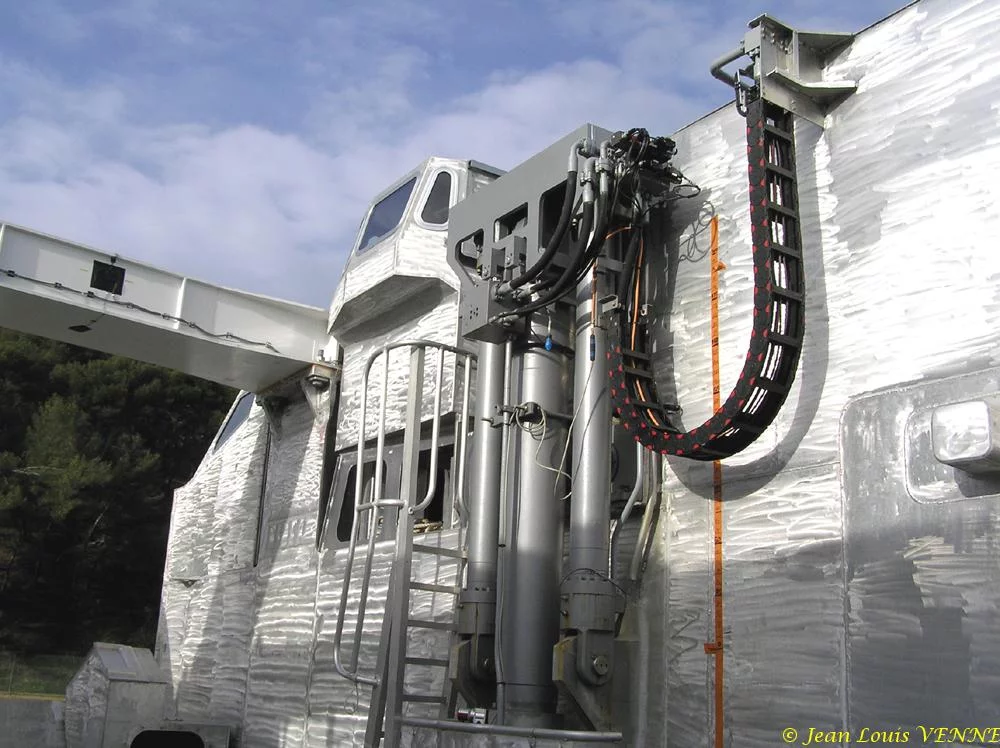 Les verins soutenant la plateforme centrale