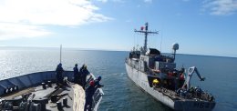 Entraînement au ravitaillement à la mer avec l'Andromède