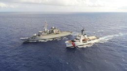 La frégate de surveillance (FS) Ventôse et l'USCG Valiant