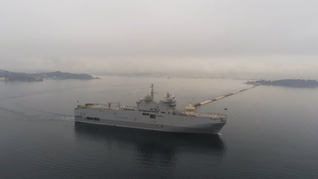 Le porte-hélicoptères amphibie Mistral appareille de Toulon pour la mission Jeanne d’Arc