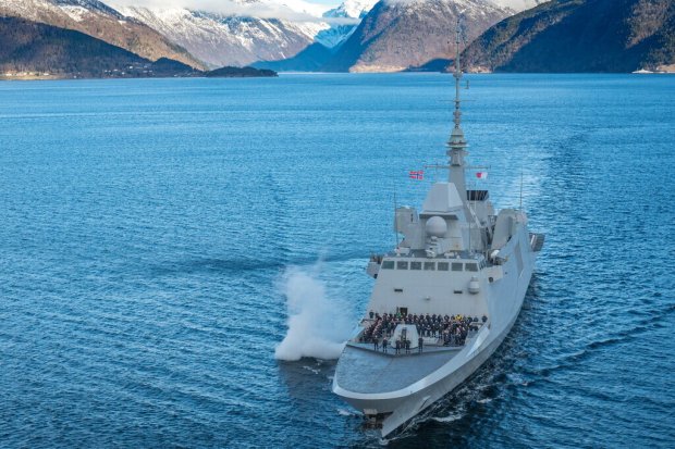 La frégate Auvergne au cœur des fjords norvégiens