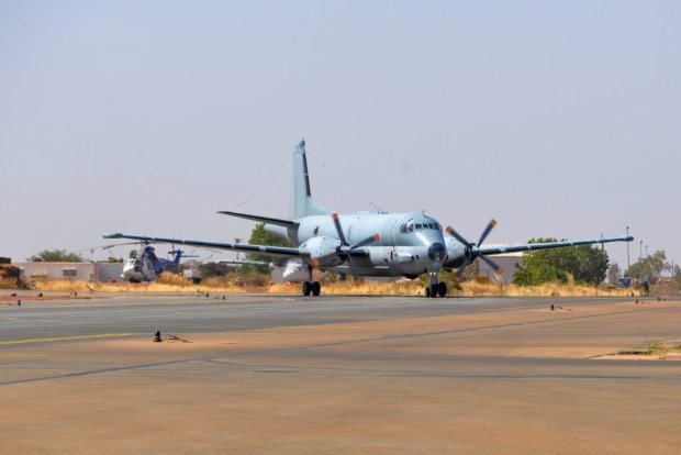 Un avion de patrouille maritime Atlantique 2 sur la base aérienne de Niamey